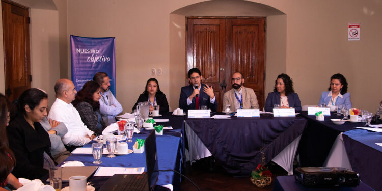 Entregan a la OIM metodología para el desarrollo de planes, programas y proyectos municipales