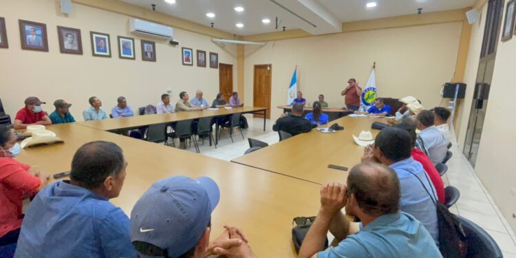 Mesa de diálogo logra que familias obtengan reconexión de energía eléctrica