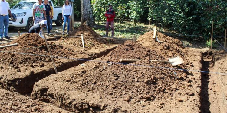 Se inicia construcción de viviendas en Santa Cruz Naranjo