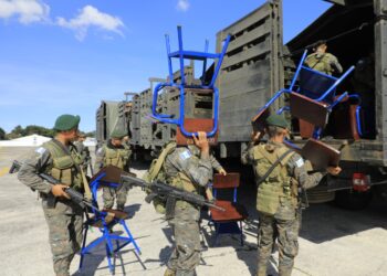 Ejército entrega más de 7 mil pupitres durante 2022