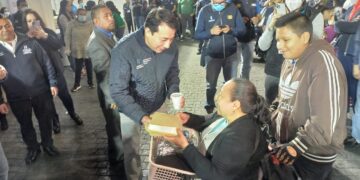 Cena navideña es compartida con 3 mil guatemaltecos