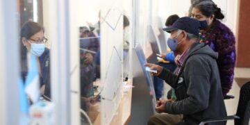 IGSS beneficia a más de 163 mil pensionados con pago de aguinaldo y bono