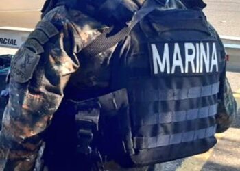 Interceptan embarcación e incautan posible droga