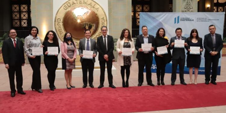 Empleados públicos se capacitan en cooperación para el desarrollo