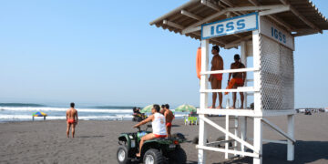Salvavidas vigilarán playas y balnearios del país. /Foto: IGSS