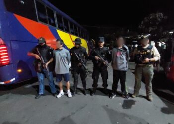 Dos mareros salvadoreños son entregados a la Policia Nacional de El Salvador.