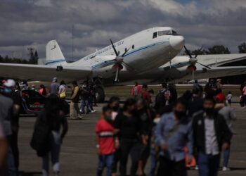 FAG invita a población a espectáculo aéreo