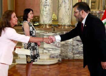 Embajador de Guatemala presenta sus cartas credenciales ante la Presidencia de Perú