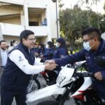 Extensionistas reciben motocicletas para fortalecer acciones de respuesta ante el cambio climático
