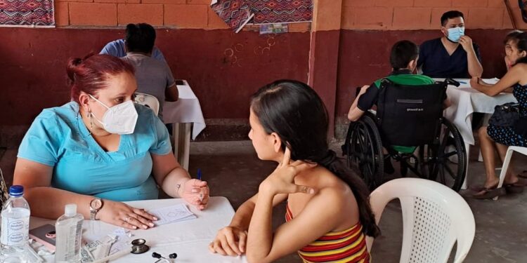 Más de mil vecinos se benefician con jornadas médicas de servicios integrados en Retalhuleu