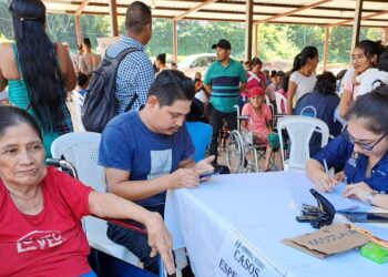 Jornada médica beneficia a adultos mayores y niños de Malacatán