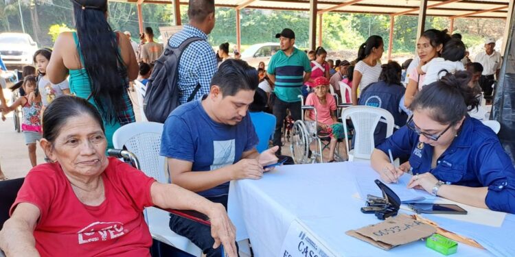 Jornada médica beneficia a adultos mayores y niños de Malacatán