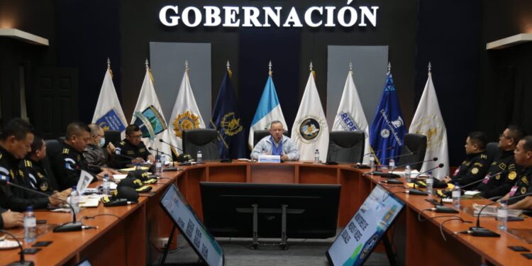 Autoridades reafirman compromiso con transformación policial
