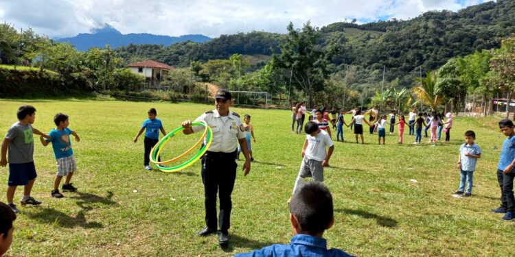 Escuelas vacacionales de la PNC beneficiaron a más de 3 mil niños y adolescentes