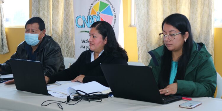 Coordinan metodologías de alfabetización para personas con discapacidad