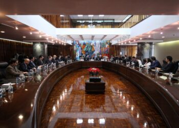 Guatemala expone a misión del FMI desempeño económico de 2022