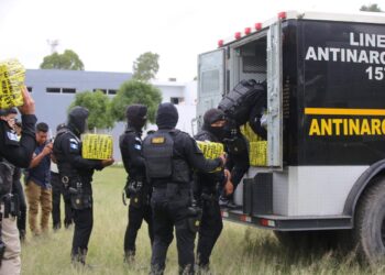 PNC confirma que son más de dos toneladas de cocaína incautadas en semisumergible