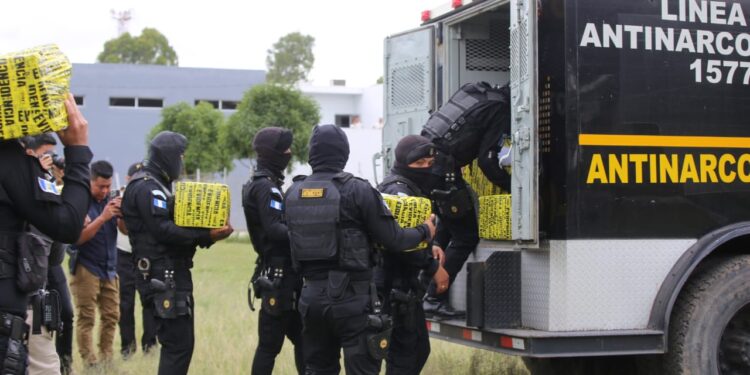 PNC confirma que son más de dos toneladas de cocaína incautadas en semisumergible