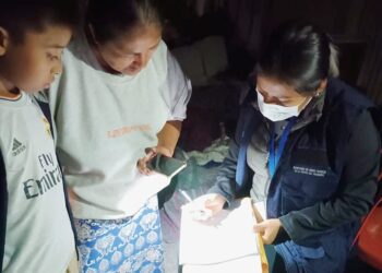 Habilitan albergue y brindan atención a vecinos de la zona 21