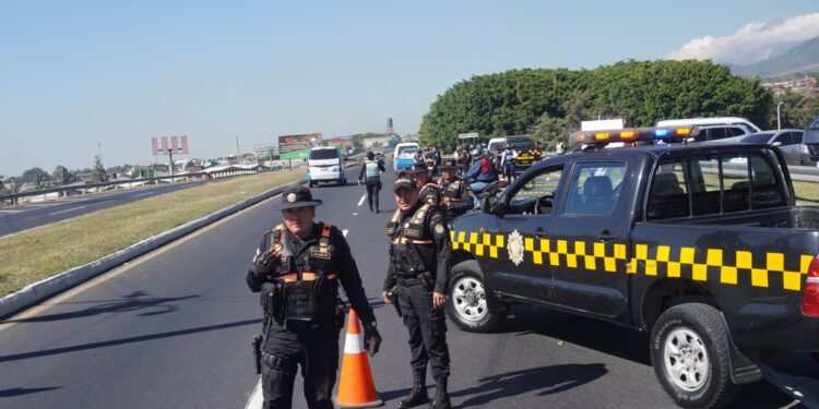 Operativos en carreteras buscan evitar cobros indebidos a usuarios del transporte