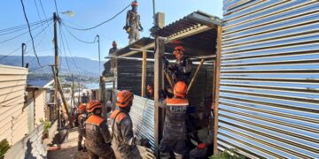 Avanza construcción y entrega de viviendas tras incendio en la zona 21