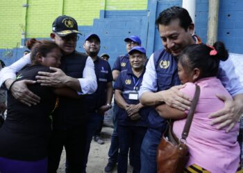 Gobierno cumple con entrega de ayuda inmediata y viviendas a familias afectadas por incendio