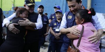 Gobierno cumple con entrega de ayuda inmediata y viviendas a familias afectadas por incendio