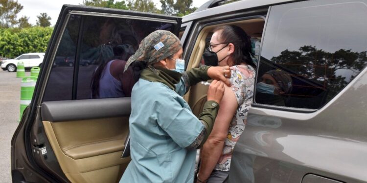 Informan sobre puestos de vacunación habilitados en la capital