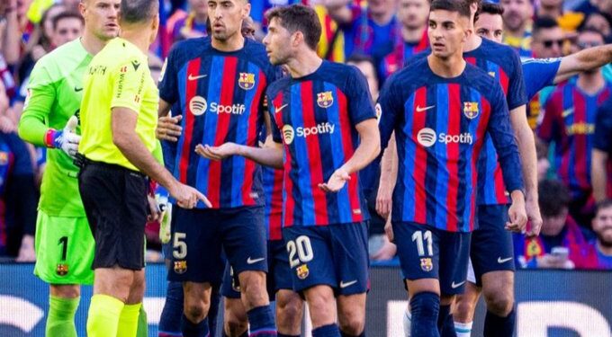 Barcelona y Real Madrid cierran 2022 empatados