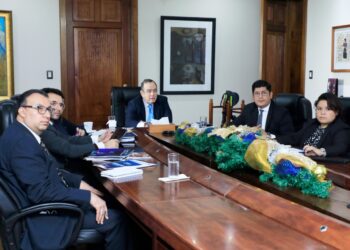 Gobernante conoce avances de los proyectos del Ministerio de Economía