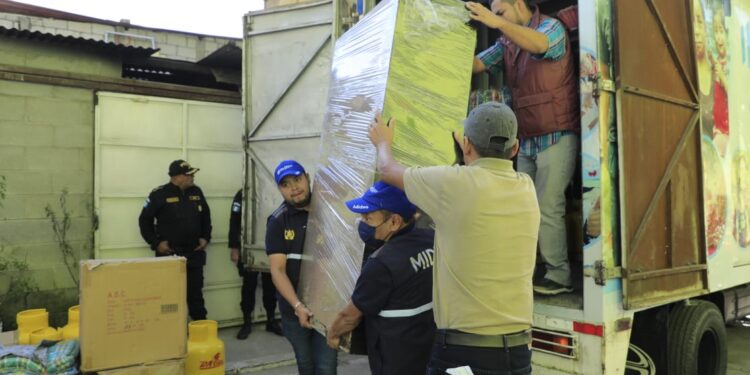 Familias afectadas por incendio en zona 21 agradecen apoyo que brinda el Gobierno de Guatemala