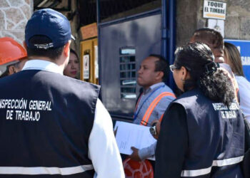 Inspectores de trabajo verifican pago de aguinaldo