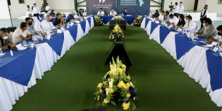 Reunión del presidente Alejandro Giammattei con alcaldes de Guatemala.