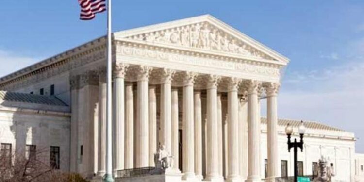 Supremo de Estados Unidos ordena mantener cautelarmente el Título 42
