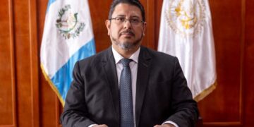 Juramentan a Héctor Adolfo González Douma como viceministro de Transparencia Fiscal