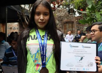 Condeder de Sacatepéquez reconoce a deportistas