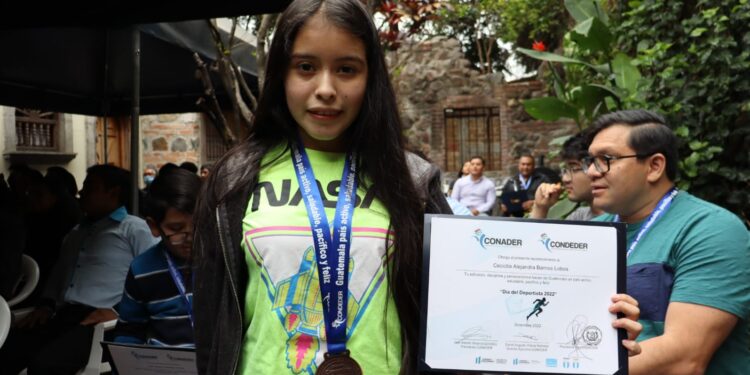Condeder de Sacatepéquez reconoce a deportistas