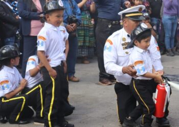 Bomberos Voluntarios de Santa María de Jesús celebran 32 aniversario