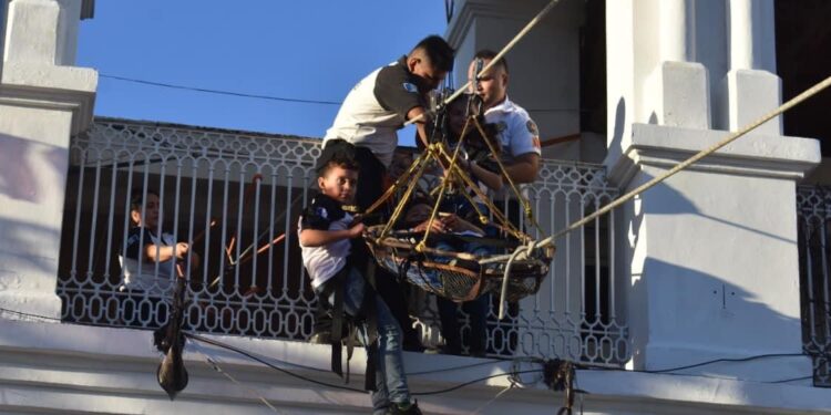 Bomberos voluntarios de Zacapa gradúan a miembros de brigada infantil
