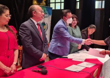 Cemucaf gradúan a más de 200 vecinas de Huehuetenango