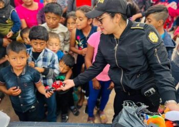 PNC lleva alegría a familias de Totonicapán