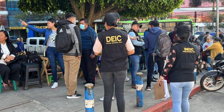 Fortalecen operativos de control y seguridad en centro de emisión de pasaportes