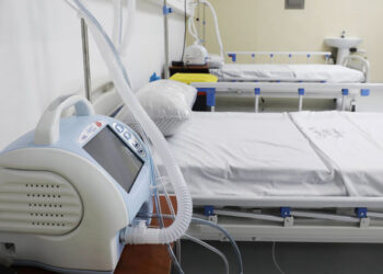 Más de mil camas disponibles para atender a pacientes con COVID-19