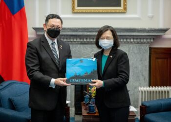 Embajador entregó sus cartas credenciales a la presidenta de China (Taiwán). /Foto: Minex