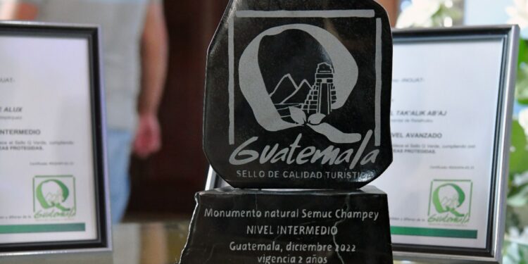 Entregan distintivos de calidad y sostenibilidad turística