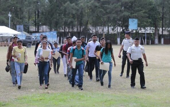 Lanzan convocatoria para optar a oficial tercero de la PNC