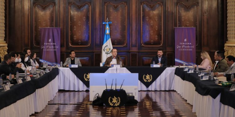 Gira presidencial: Más de 9 mil 50 millones de quetzales de inversión para Quiché
