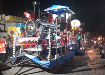 Desfile navideño recorre Teculután