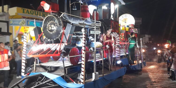 Desfile navideño recorre Teculután