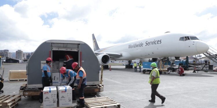 Dosis de Pfizer arribaron en horas de la mañana. /Foto: Noé Pérez